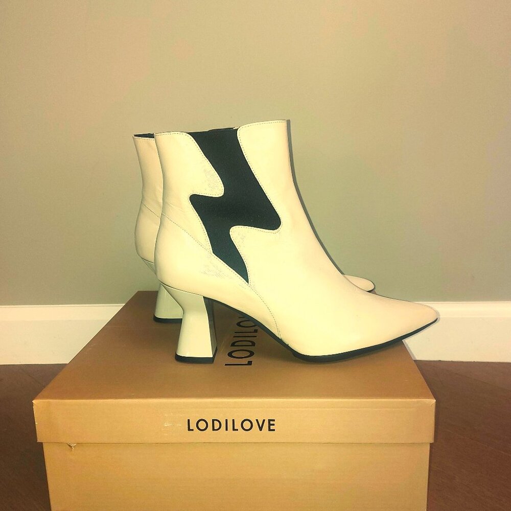 Lodi Pull-On Cream Leather Ankle Boot - Size 39 (8.5)
